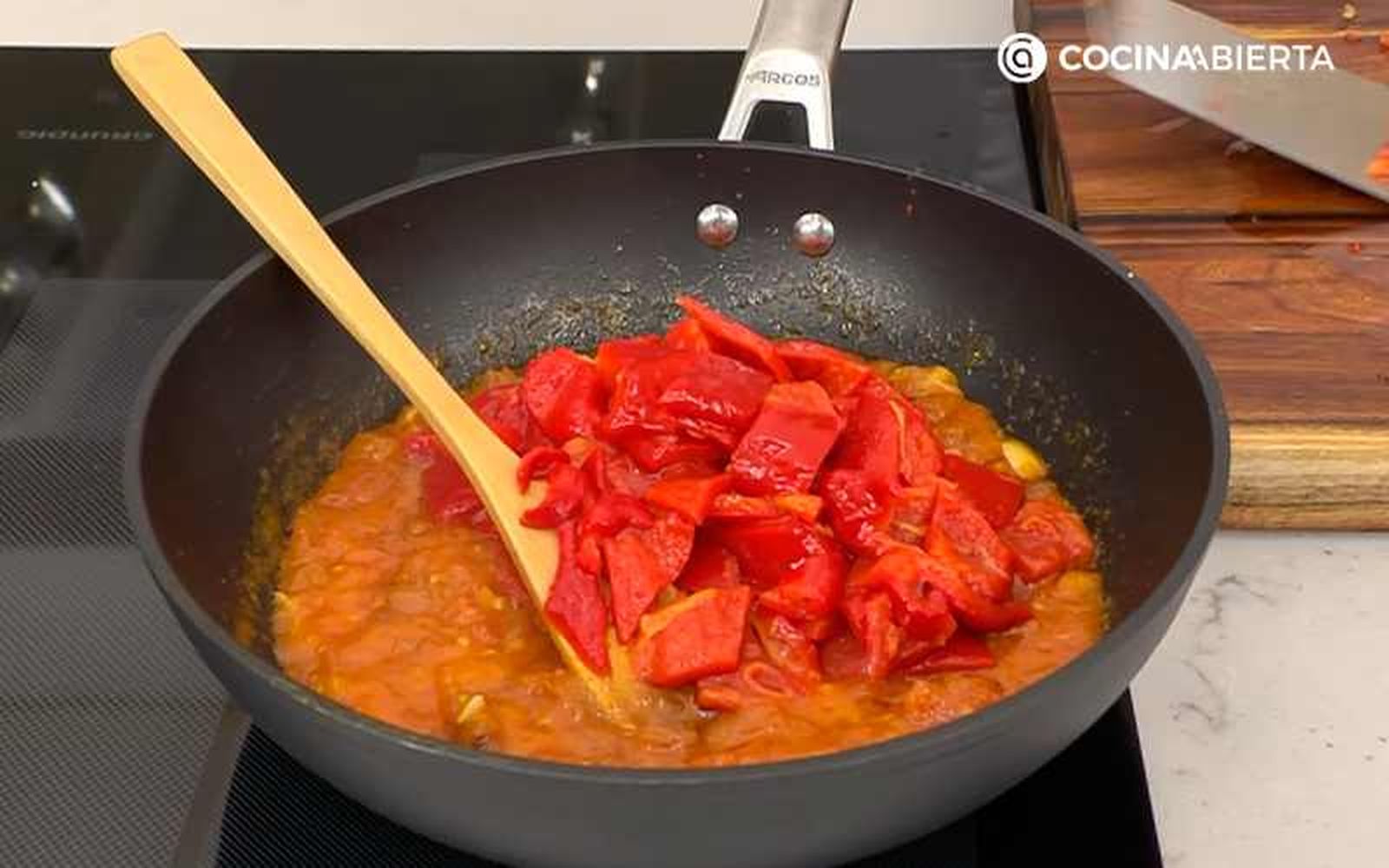 Incorpora los pimientos asados Incorpora los pimientos asados