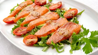 Ensalada de salmón marinado, receta de Karlos Arguiñano