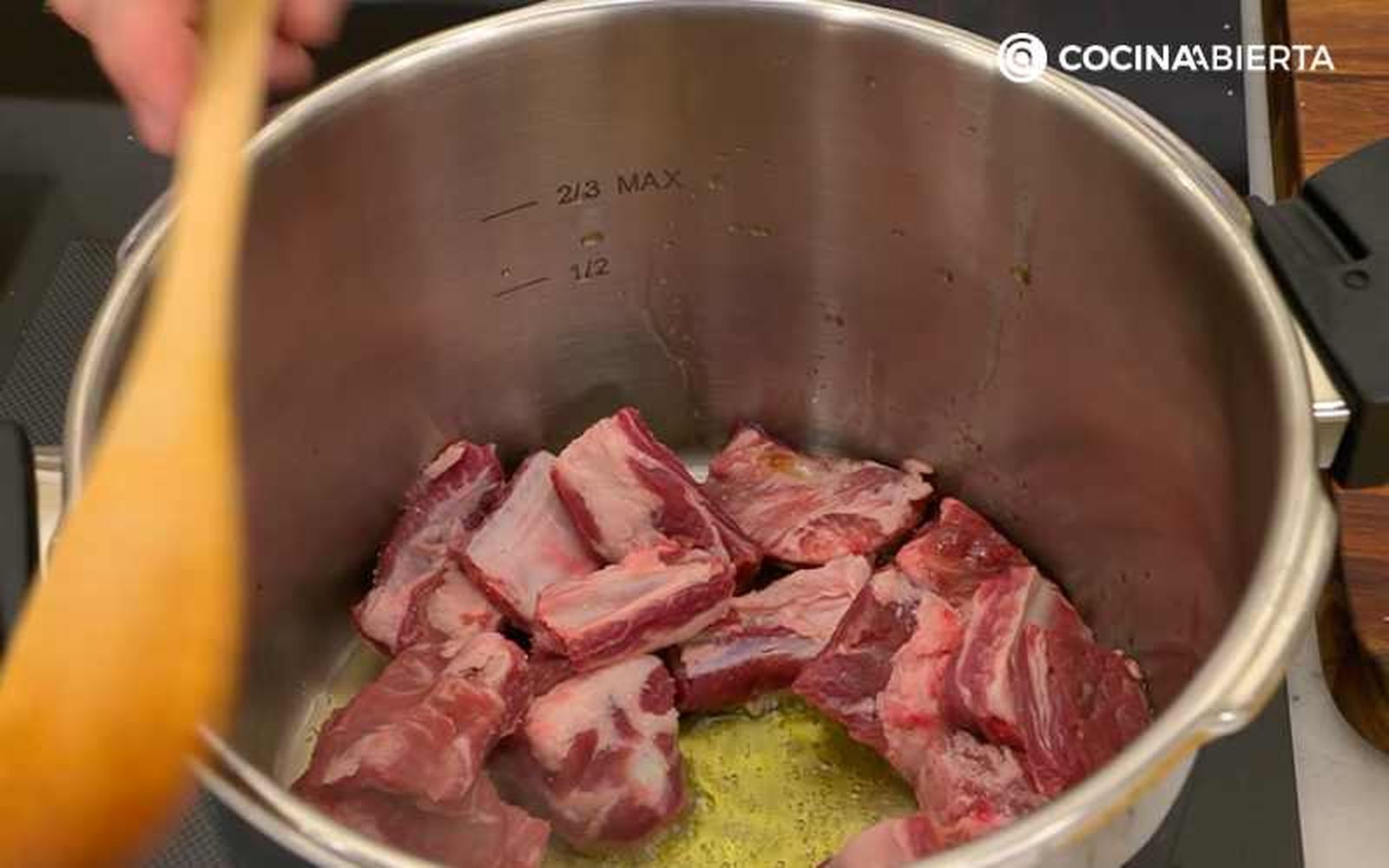 Dora las costillas de cerdo