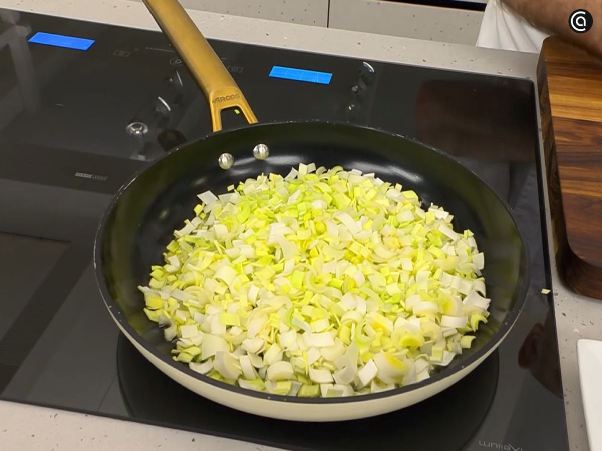 merluza rellena puerro costra panceta paso1