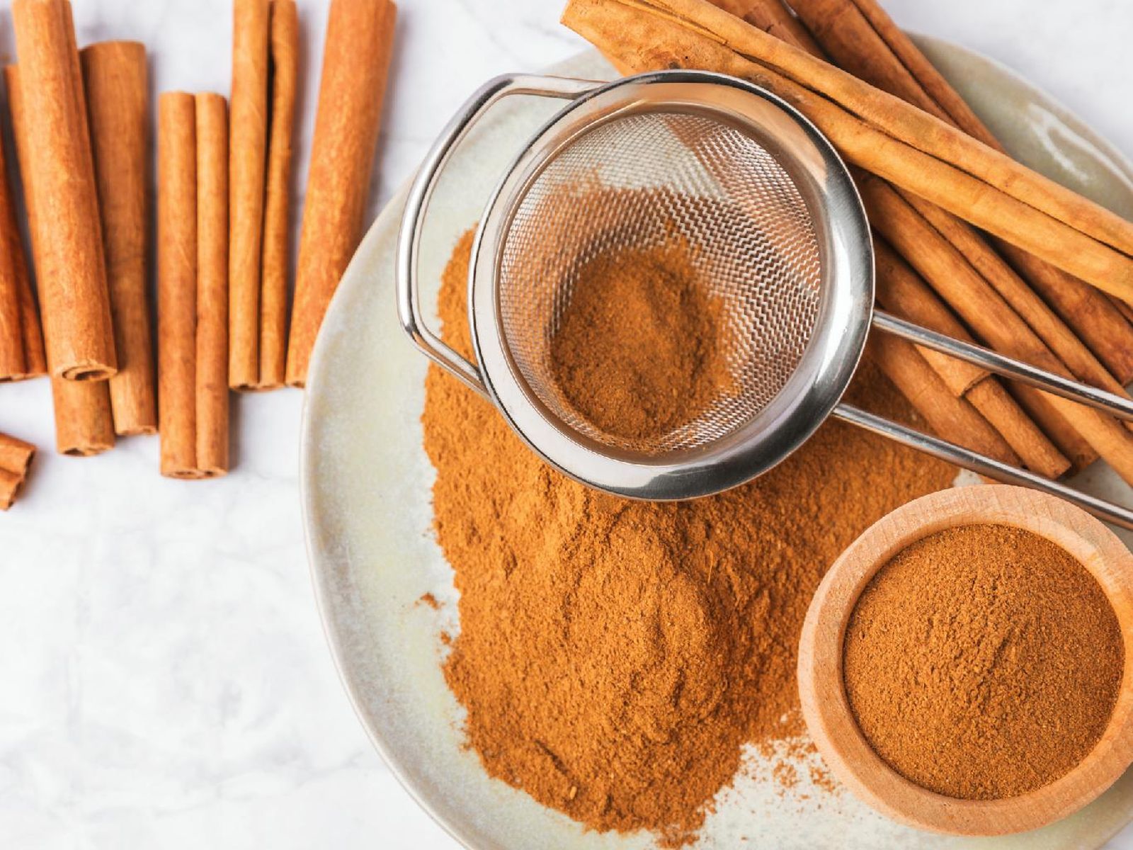 La canela molida se integra fácilmente en masas, cremas y postres La canela molida se integra fácilmente en masas, cremas y postres