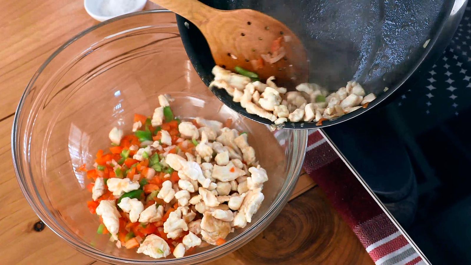 Receta de quesadilla de pollo y verduras paso 4 Receta de quesadilla de pollo y verduras paso 4