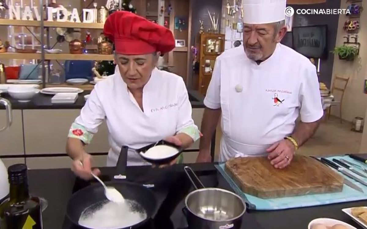 Prepara el caramelo para el fondo de los moldes