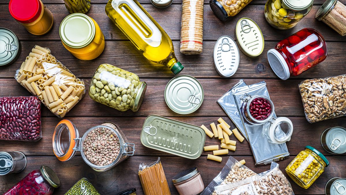 Los envases oscuros reducen la cantidad de luz que alcanza al alimento