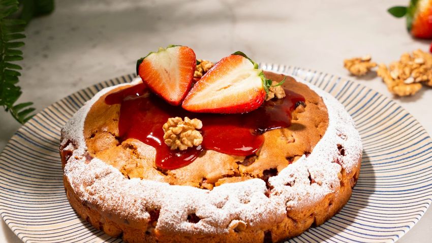 Bizcocho de fresa y nueces, receta de Joseba Arguiñano