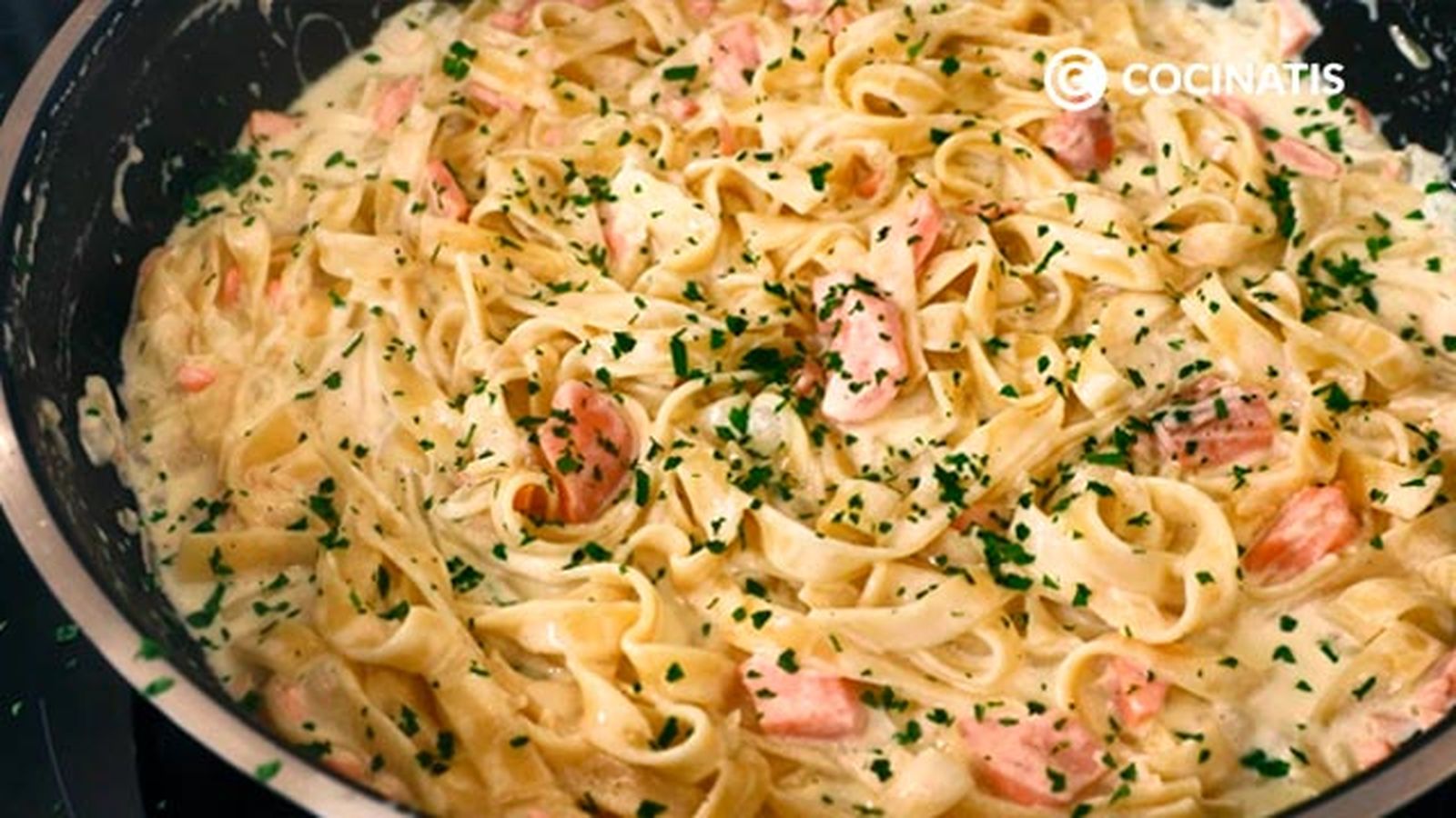 Receta de tiaglatelle con salmón ahumado y perejil paso 5 Receta de tiaglatelle con salmón ahumado y perejil paso 5