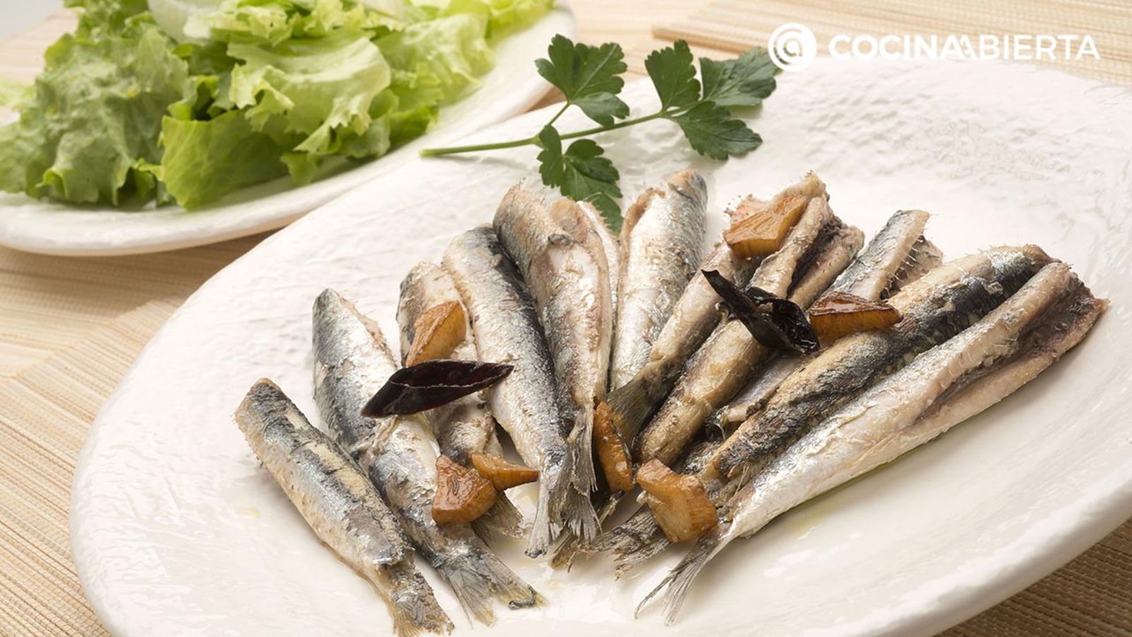 6145 1 Anchoas fritas con ensalada xl 6145 1 Anchoas fritas con ensalada xl