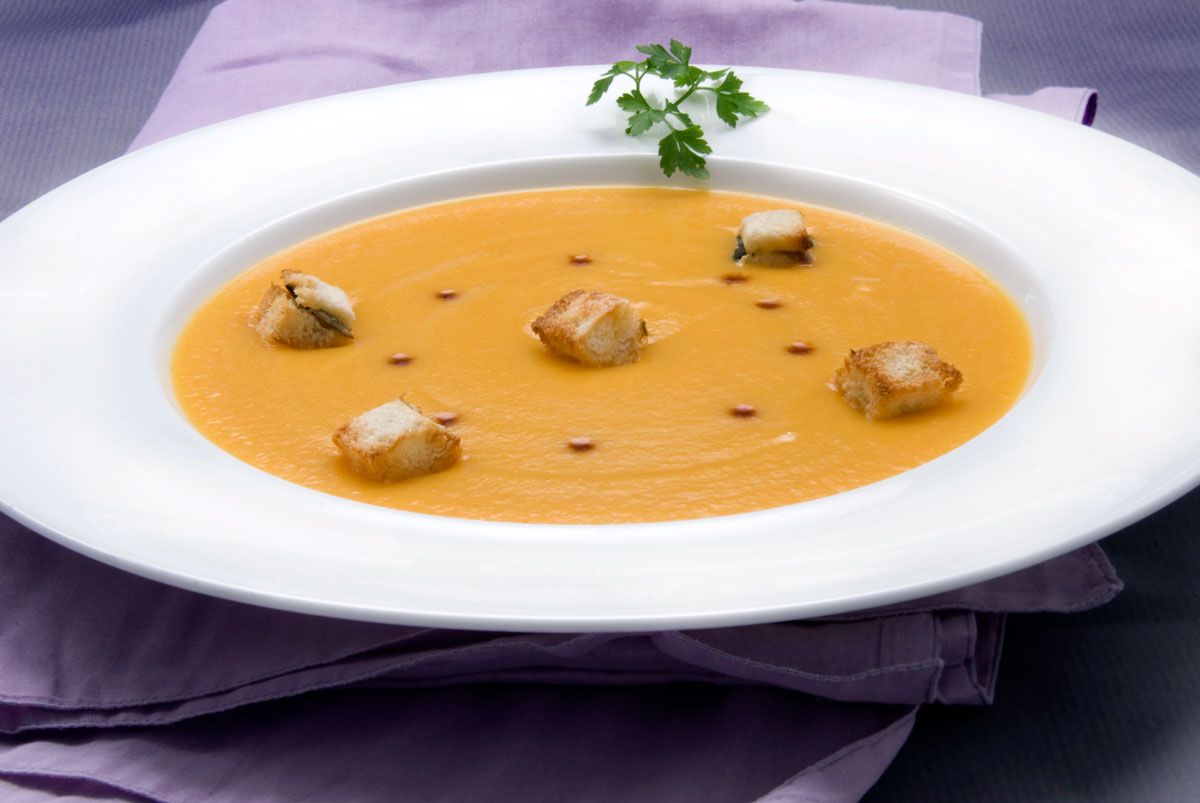 283 Crema de zanahoria con costrones de pan y pipas (4898)