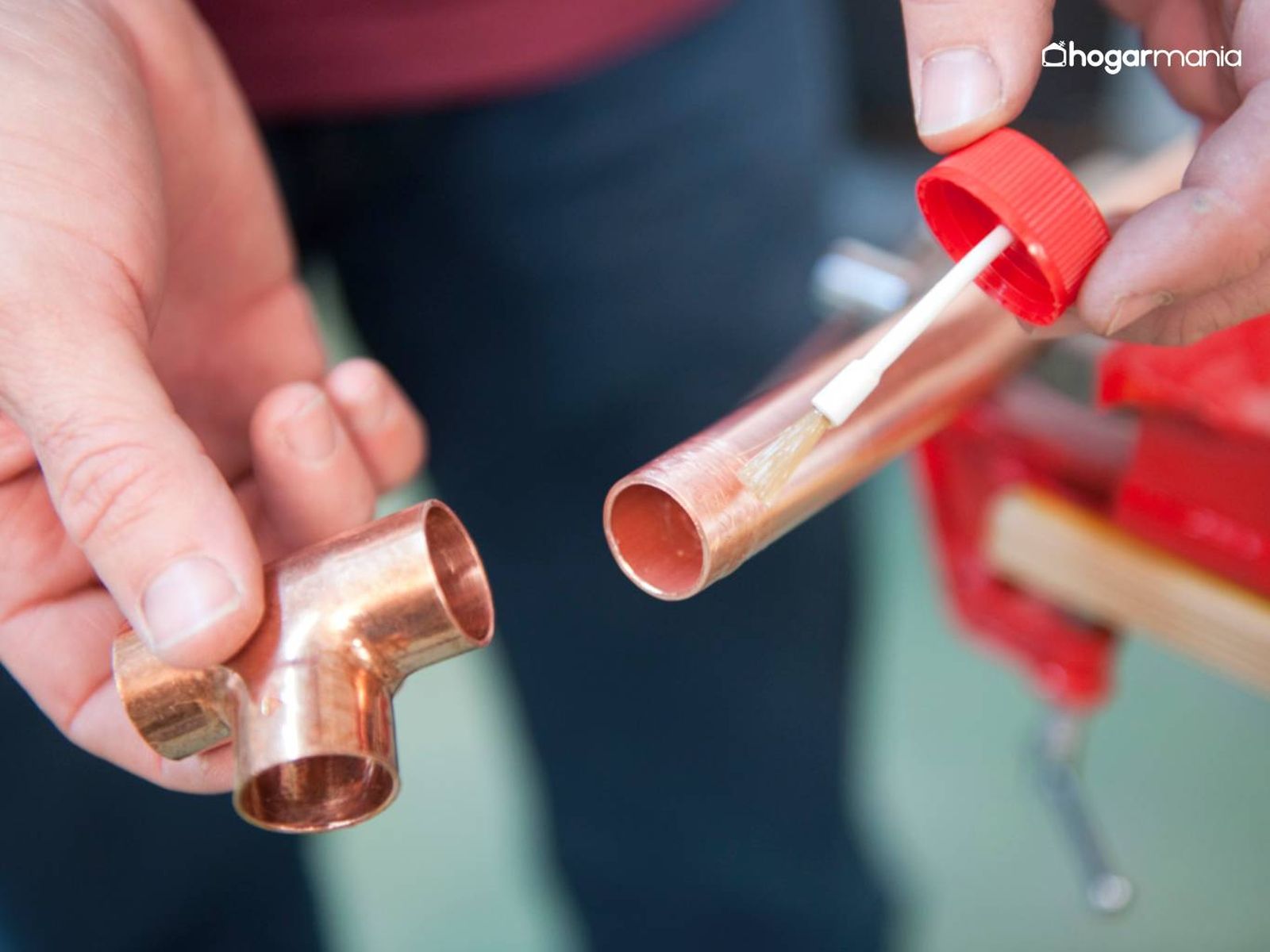 Aplica líquido decapante