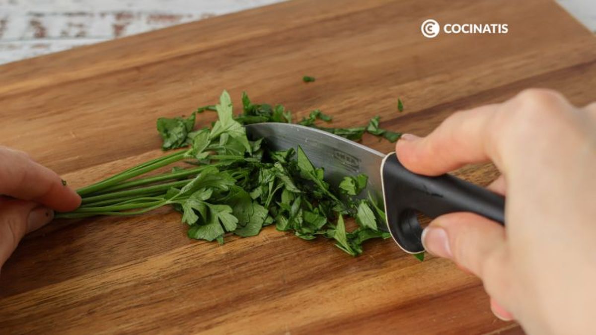 Picamos el perejil fresco