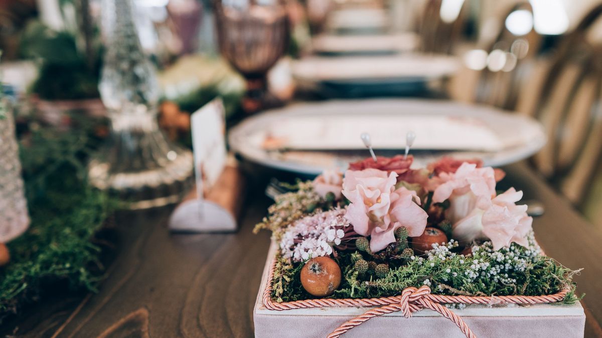 Las cajas de regalo también se pueden utilizar para elaborar centros de mesa