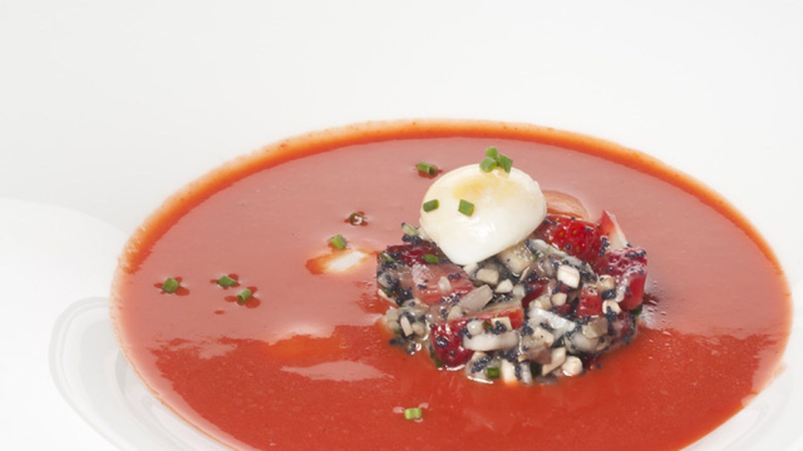 309 2C Salmorejo de fresas y piquillos con su guarnicion v