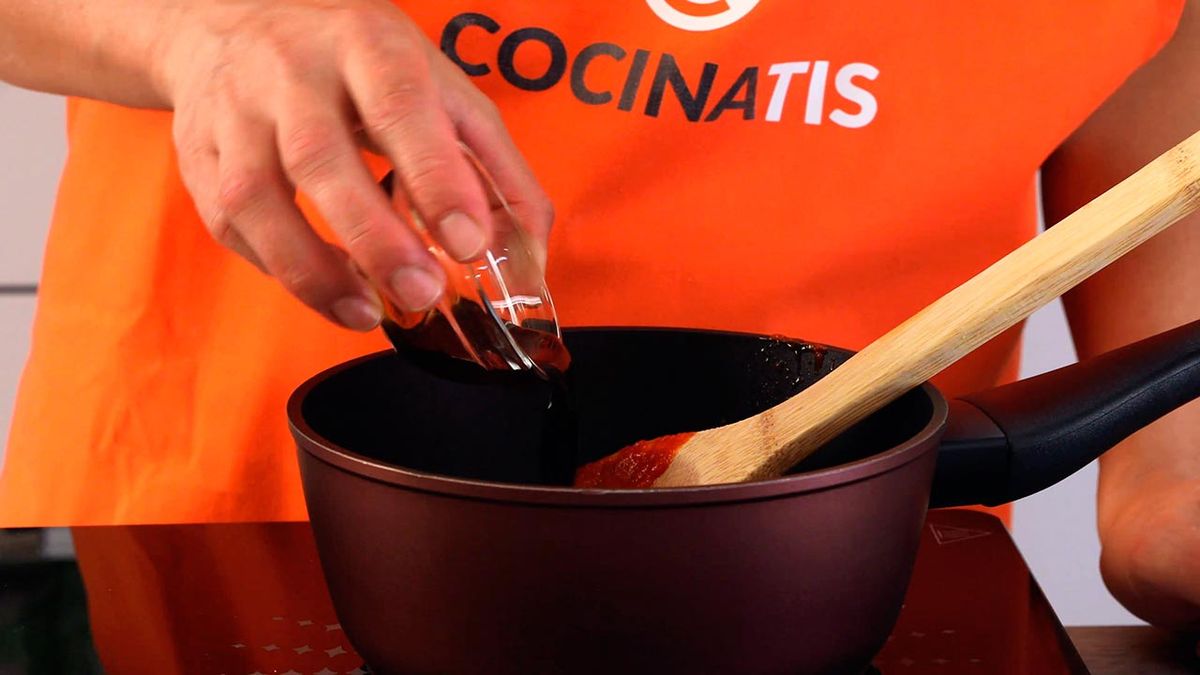 Receta de tosta de pan con mermelada de Pimientos del Piquillo de Lodosa, queso y rúcula  paso 2