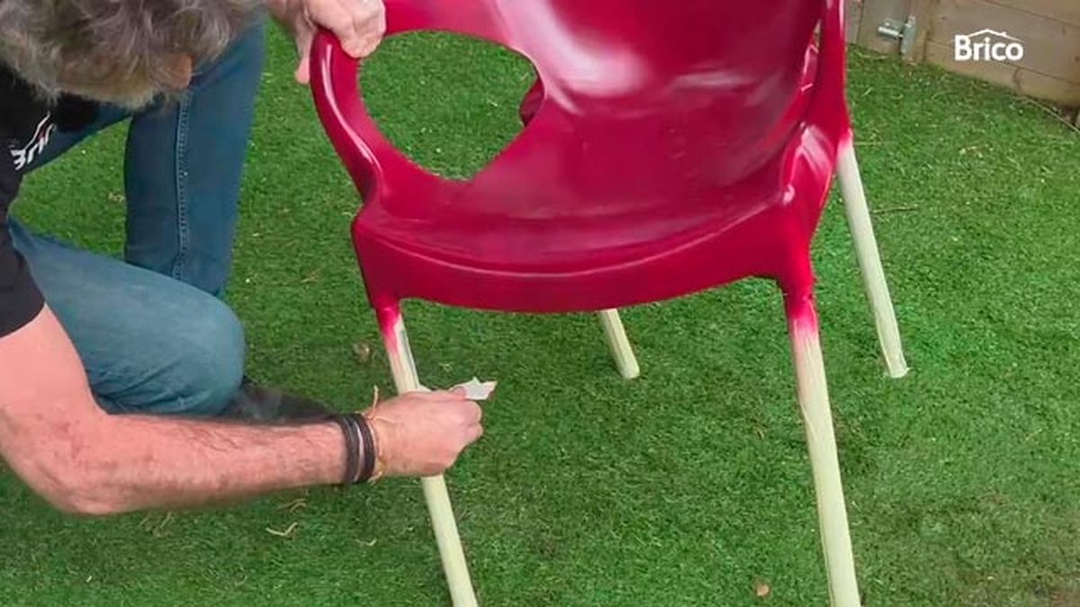 Como pintar sillas de plastico paso 10
