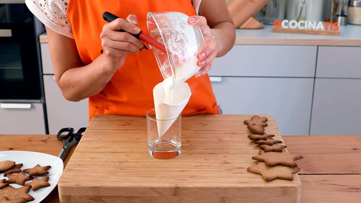 Receta de glaseado para decorar galletas de Navidad  paso 3