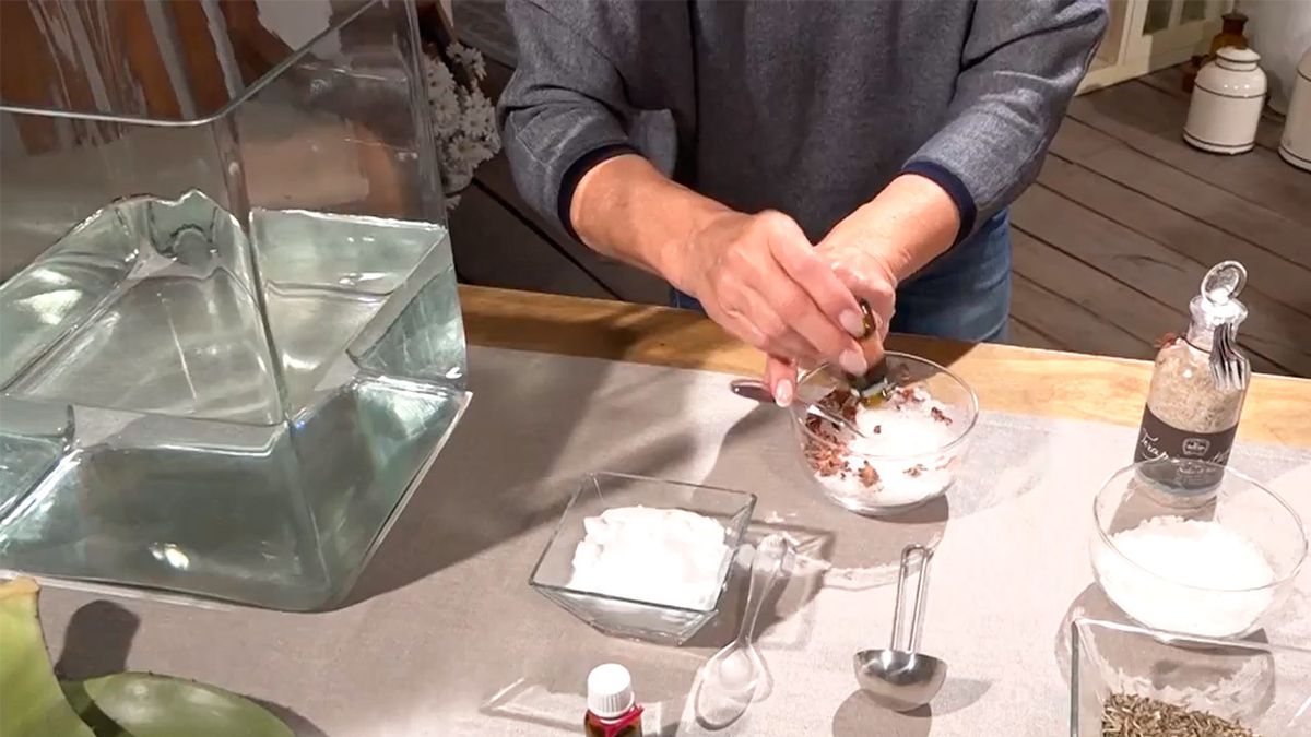 belleza como hacer sales bano de rosas para pies cansados