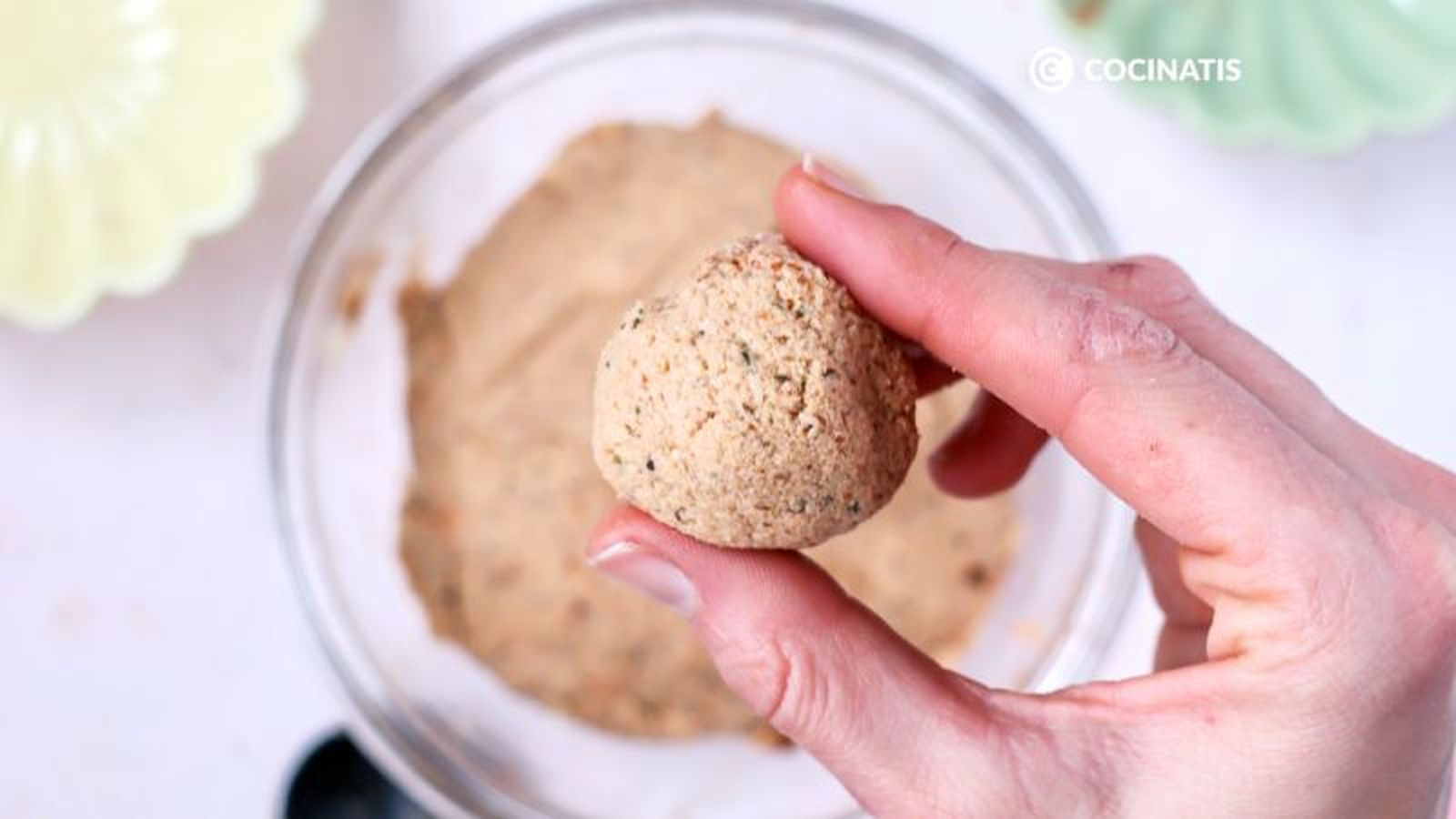 Hacemos bolas con la masa de soja Hacemos bolas con la masa de soja