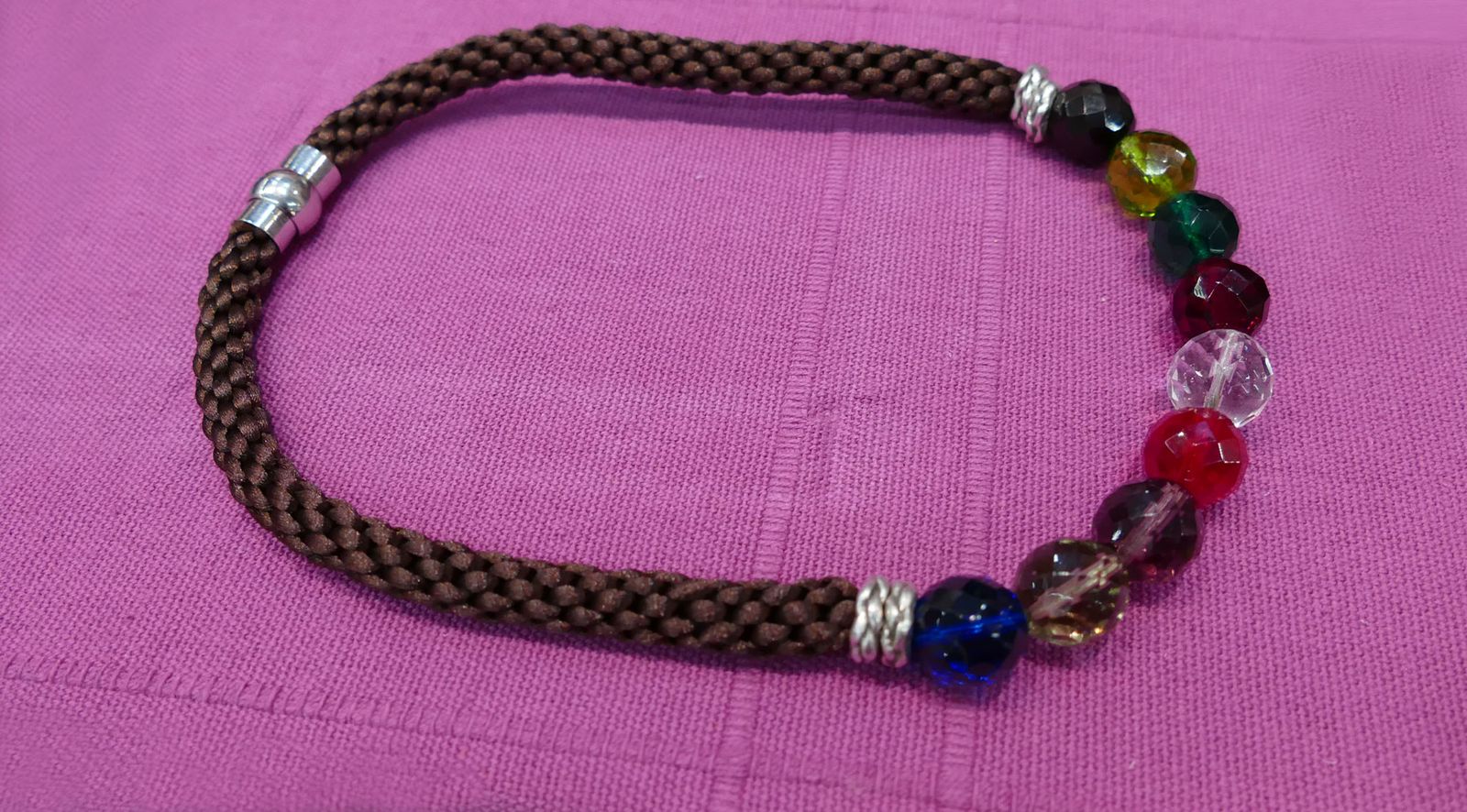 Collar Kumihimo con cuentas de cristal final Collar Kumihimo con cuentas de cristal final