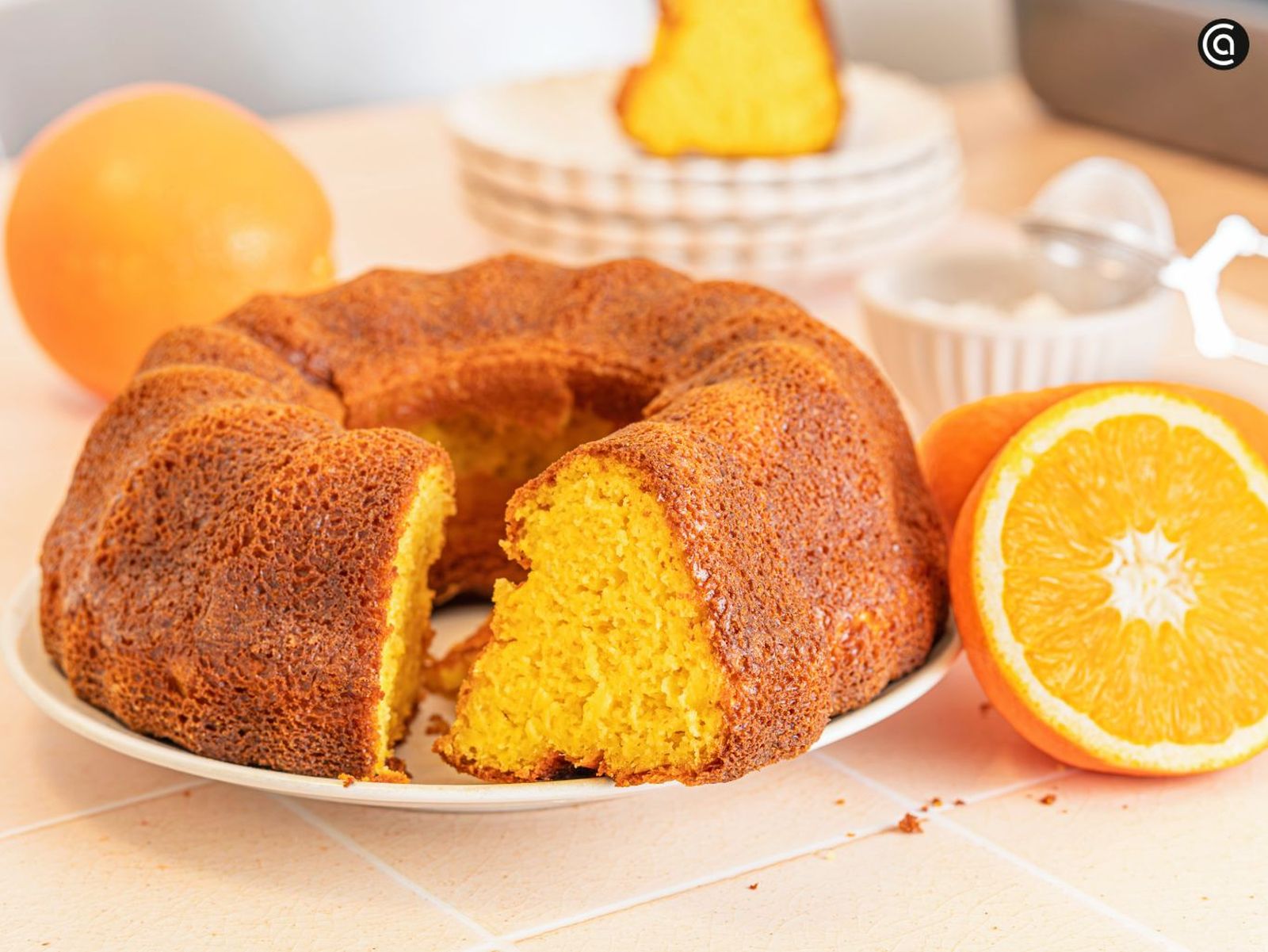 Bizcocho de naranja casero, esponjoso y con aroma cítrico