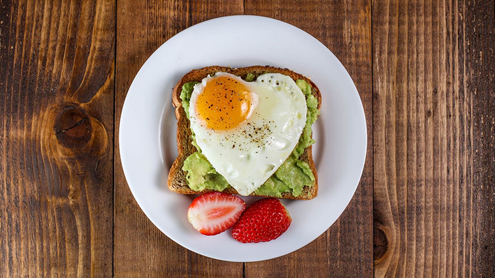 tostada aguacate huevo san valentin tostada aguacate huevo san valentin