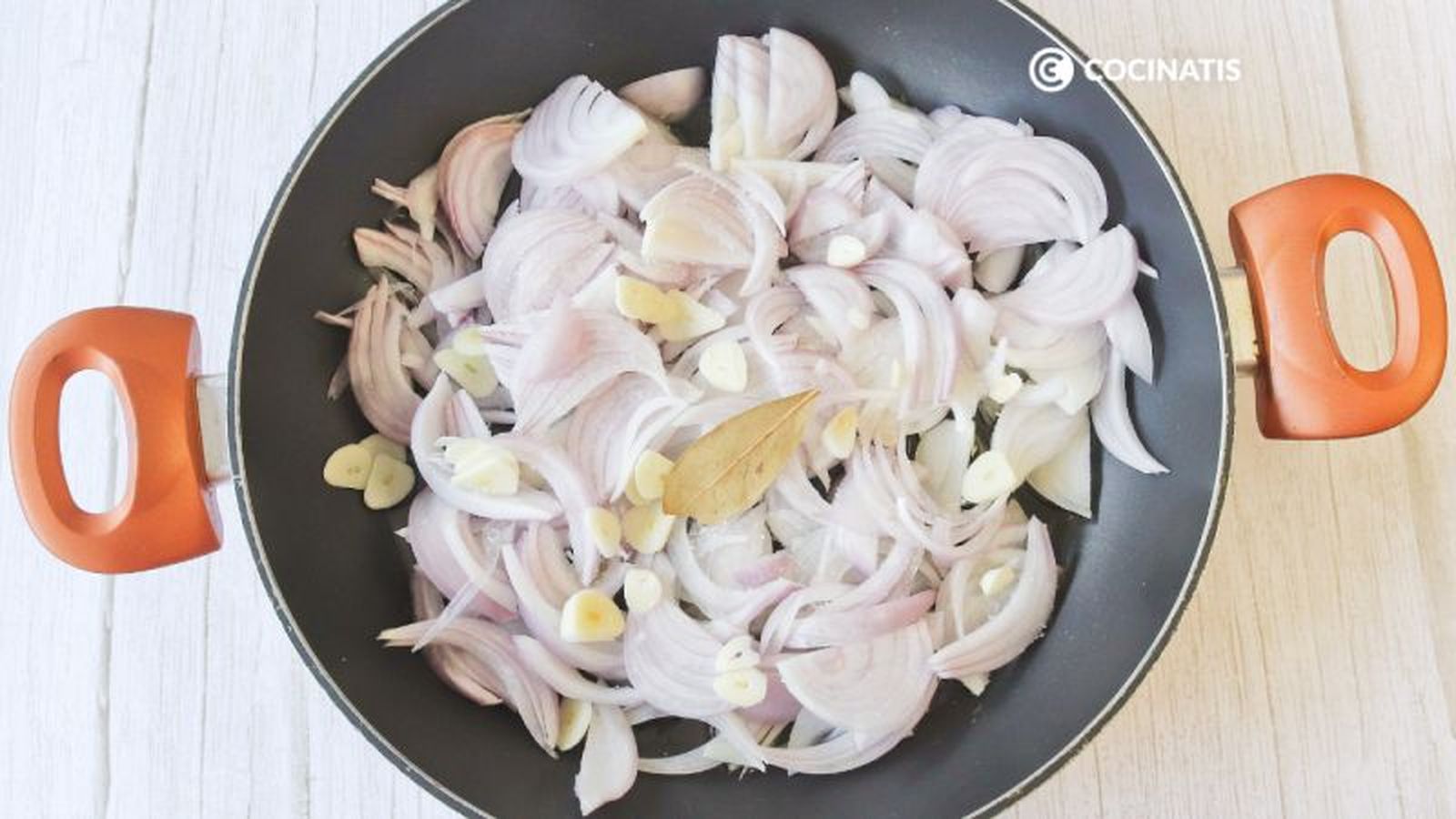 Caramelizar la cebolla en juliana