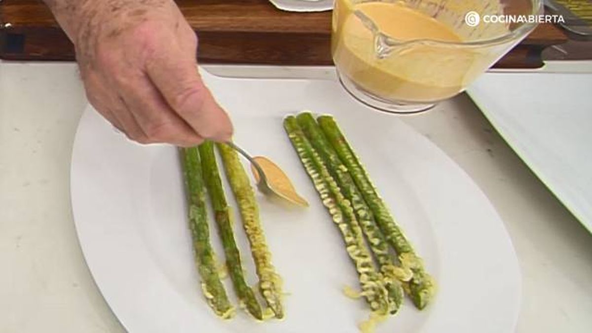 KARL7120 Esparragos verdes tempura salsa brava paso 5