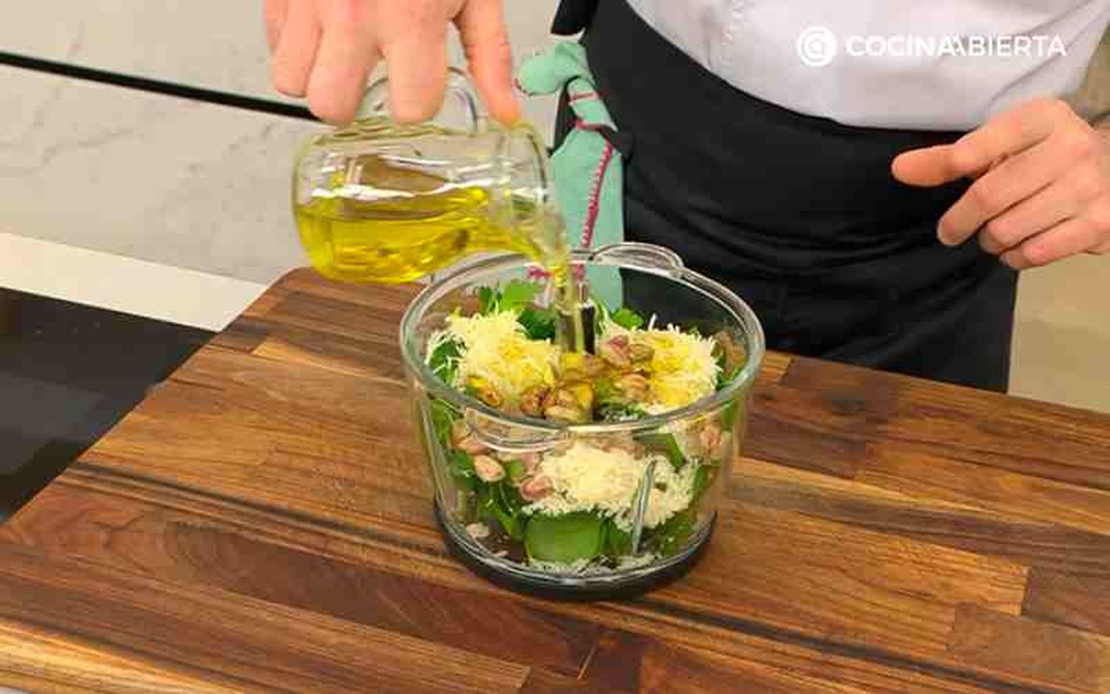 Ingredientes para el pesto de espinacas Ingredientes para el pesto de espinacas
