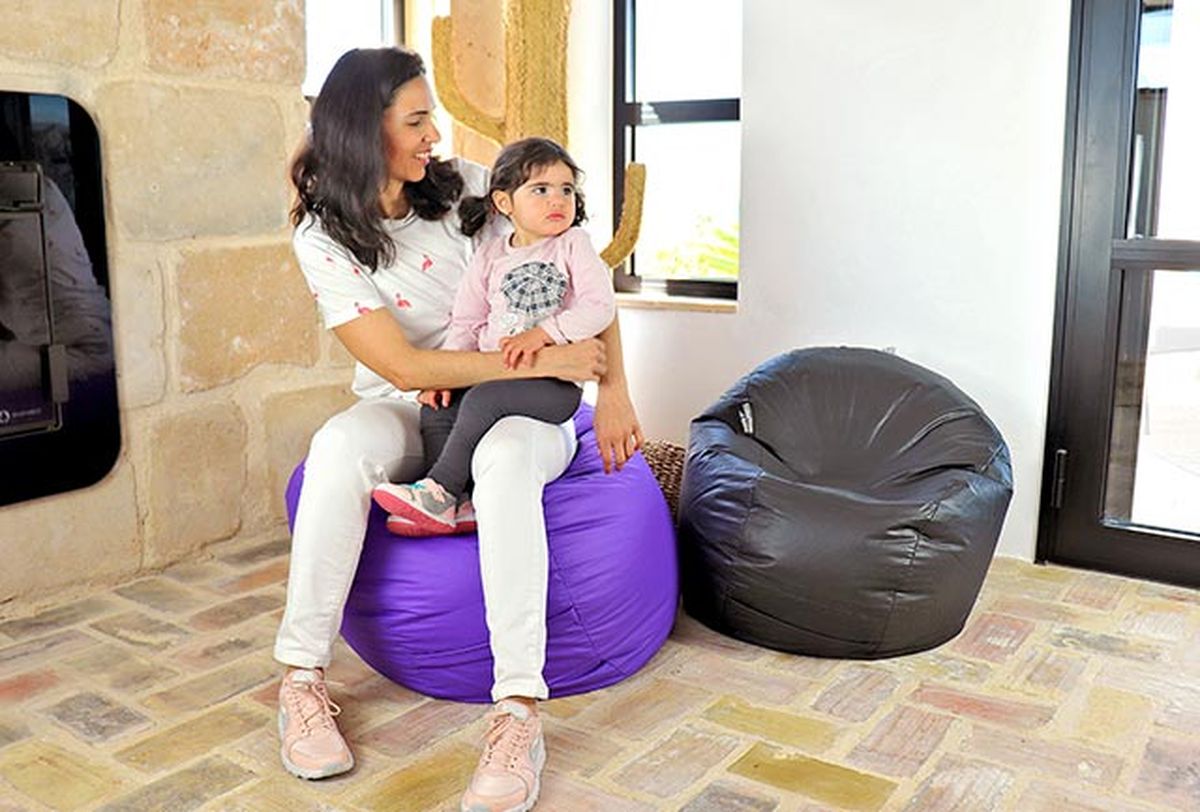 puff pelota morado negro happers