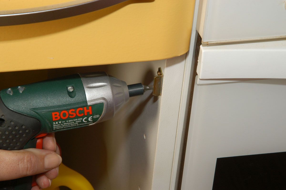 Cerradura para puerta de armario paso 7