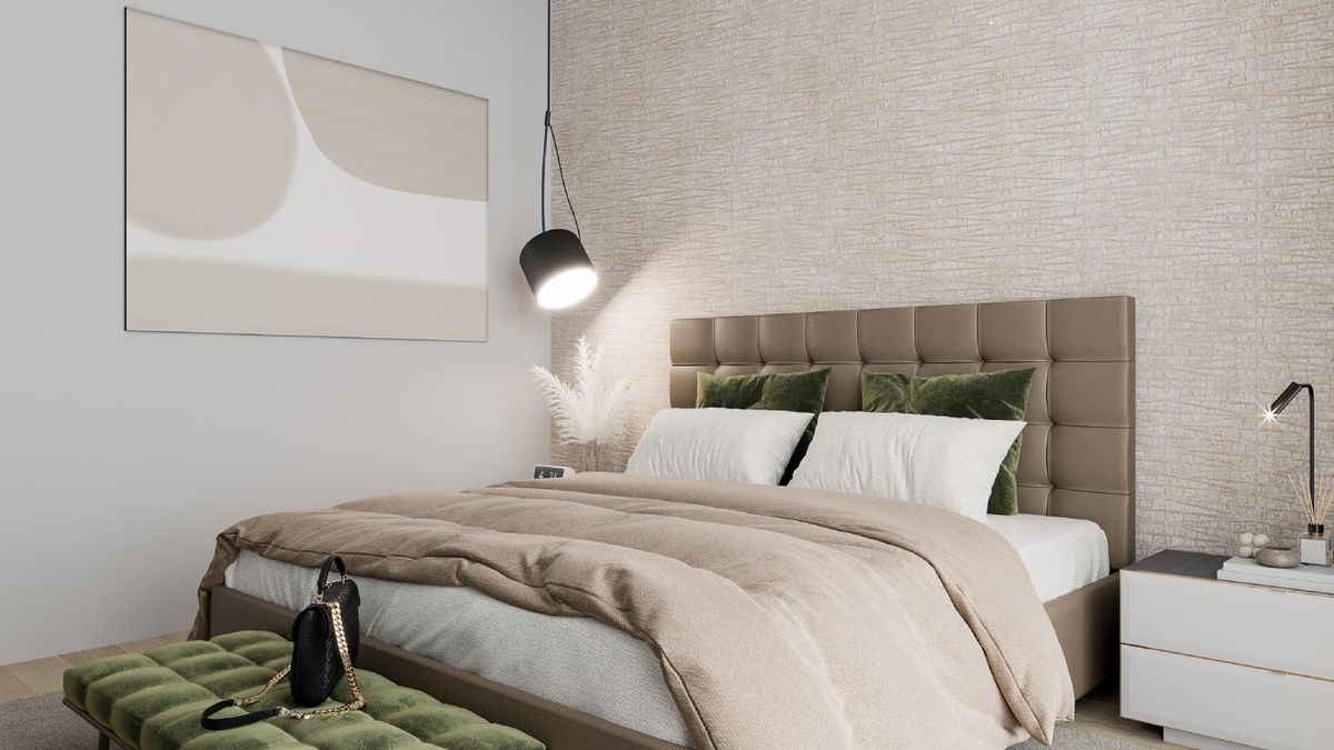 Dormitorio con cojines a juego del banco descalzador.