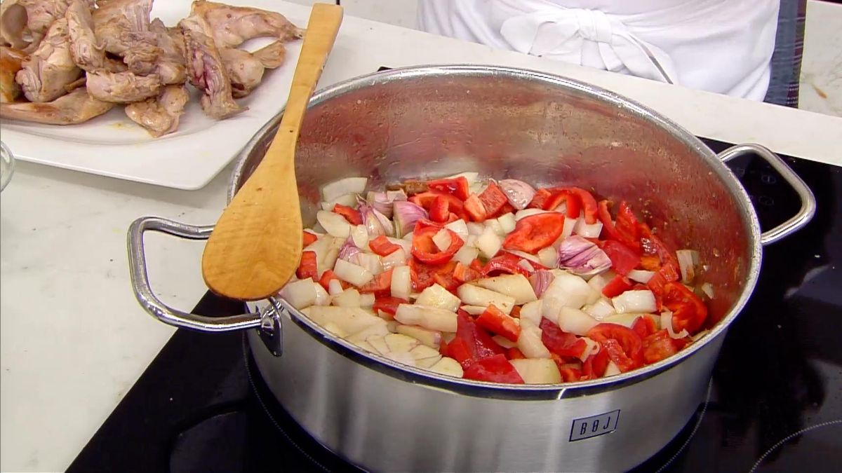 KARL66200320 receta andrajos con conejo paso2