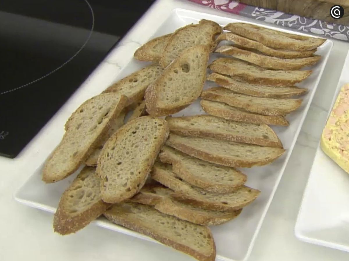 Tuesta las rebanadas de pan en el horno