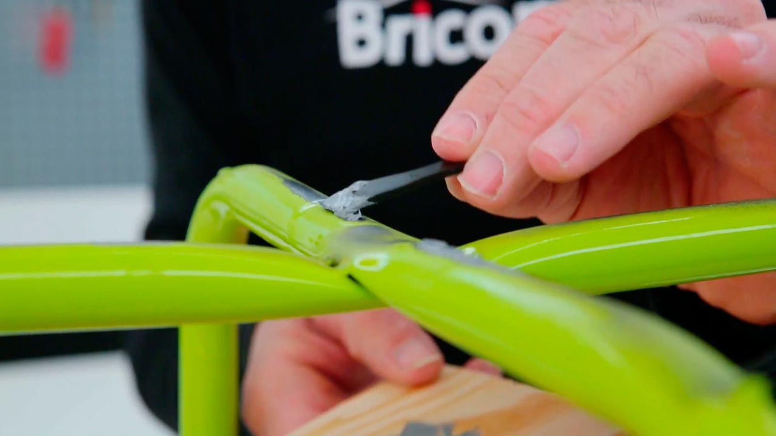 Cómo hacer soldadura metálica en frío paso 4 Cómo hacer soldadura metálica en frío paso 4
