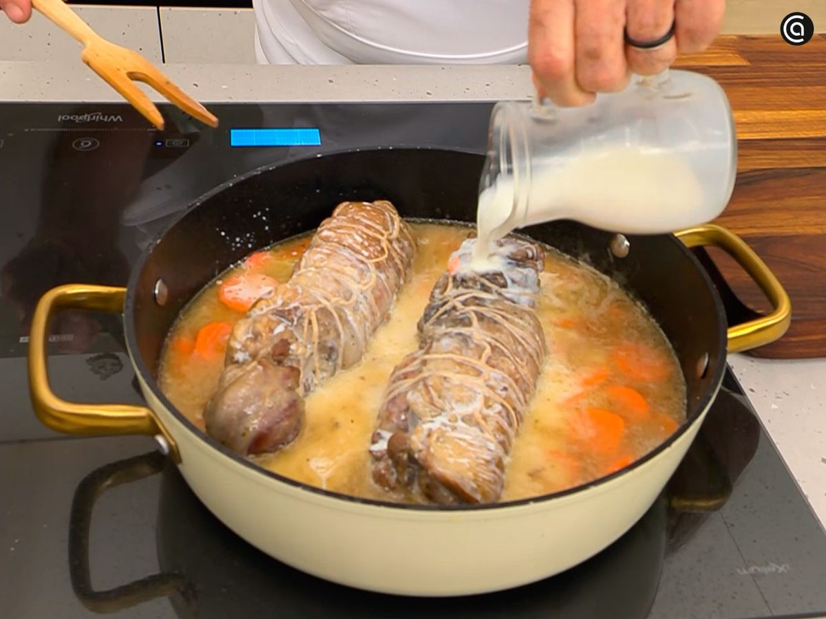 Incorpora las zanahorias y las zanahorias cortadas