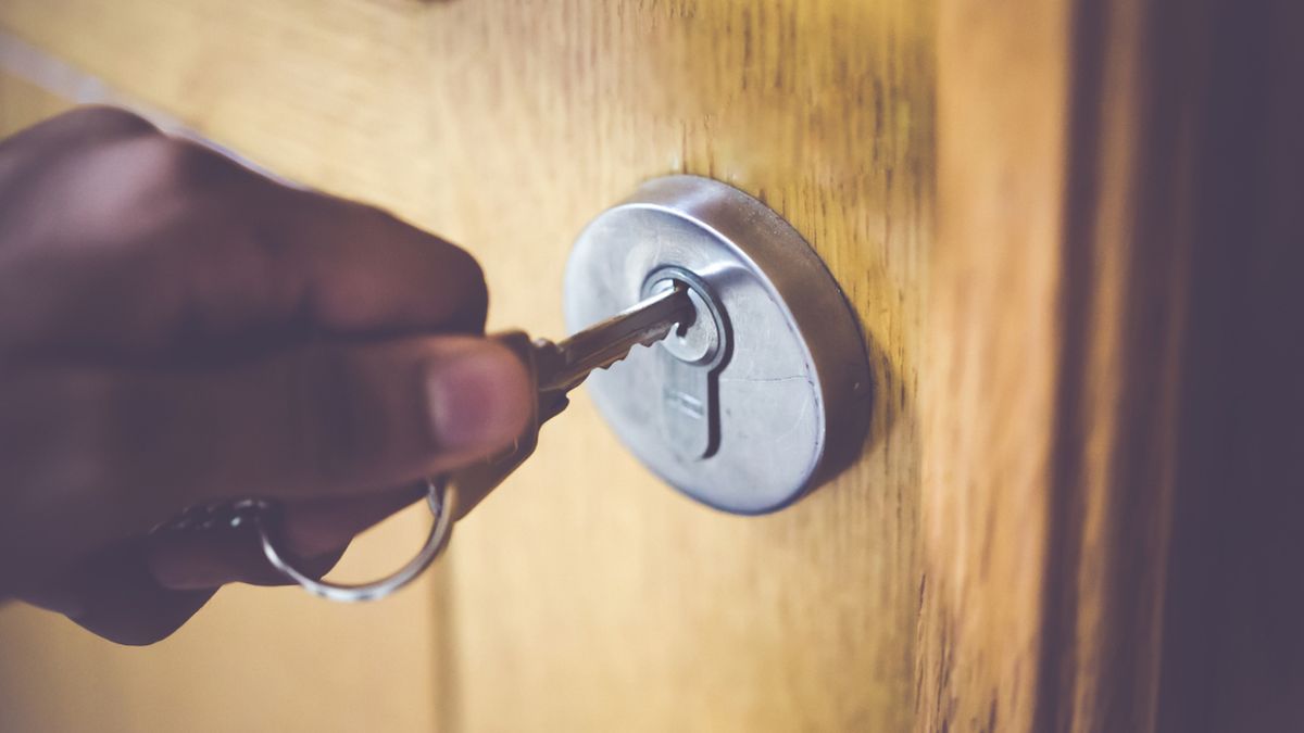 cambiar cerradura puerta blindada