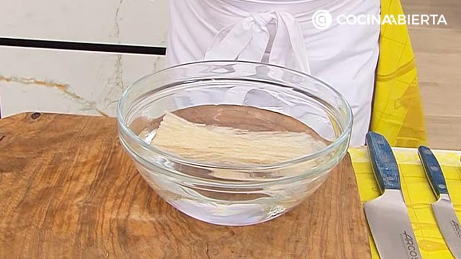 receta ensalada china con salsa blanca agridulce karlos arguinano karl6715 paso1 receta ensalada china con salsa blanca agridulce karlos arguinano karl6715 paso1
