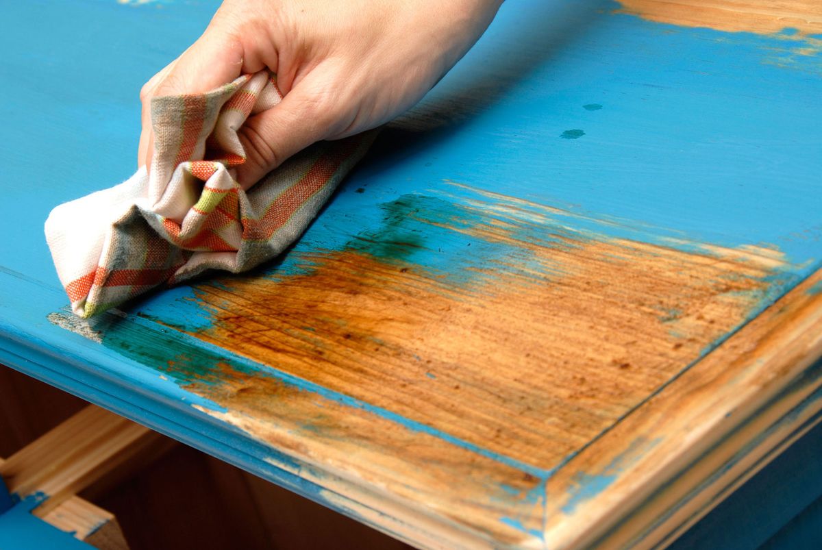 Aparador azul de aspecto envejecido paso 9