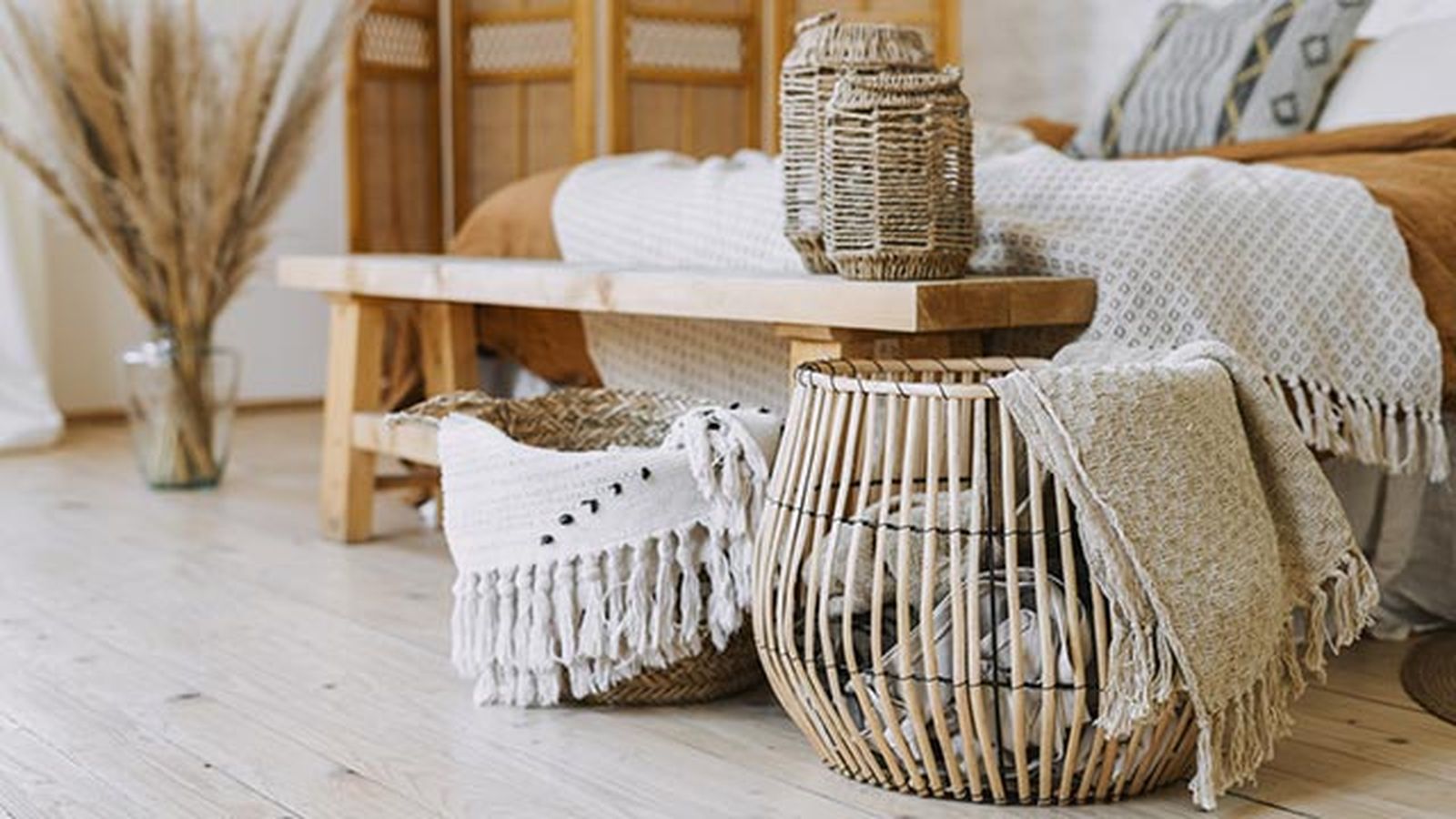 ideas decorar cestas mimbre plantas mantas
