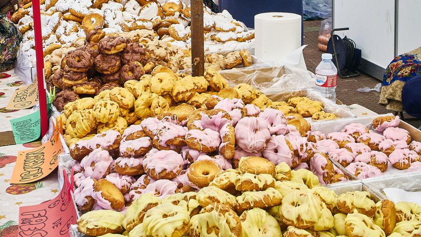 Puesto de rosquillas típicas de San Isidro en Madrid