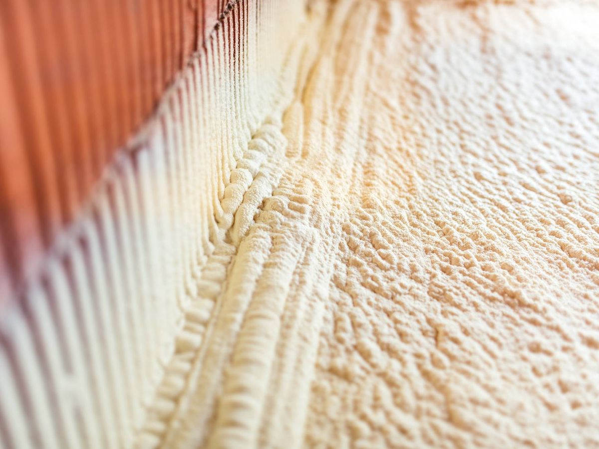 Sí: si la espuma está fresca o húmeda. Es fácil de conseguir, barato y menos agresivo.