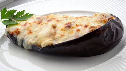 Berenjenas rellenas de pollo con velouté