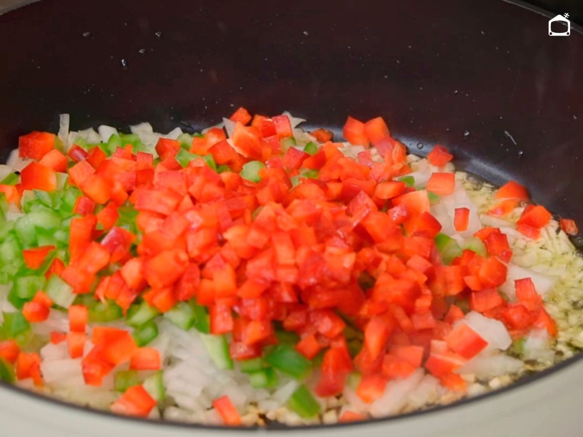 Sofrito para el arroz caldoso con gambas