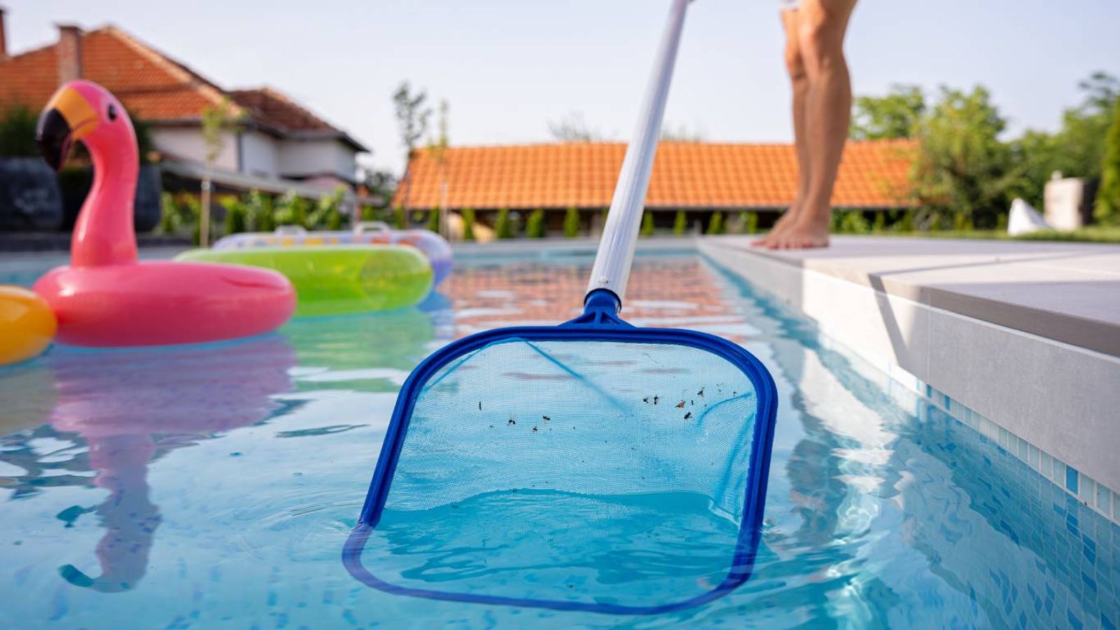 Caca en la piscina pública: riesgos reales y lo que se debe hacer