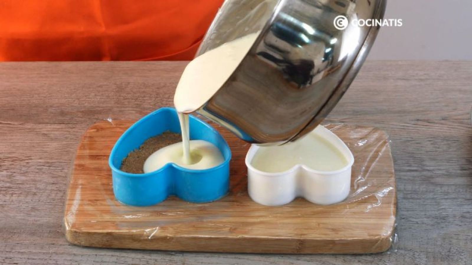 Preparamos la tarta de San Valentín en los moldes