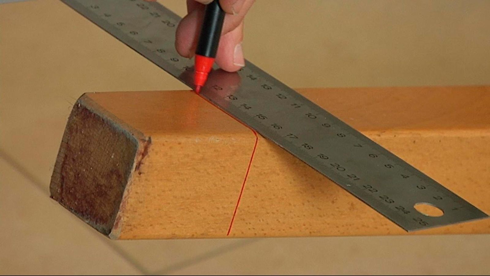 Colocar ruedas en patas de mesa paso 6 Colocar ruedas en patas de mesa paso 6