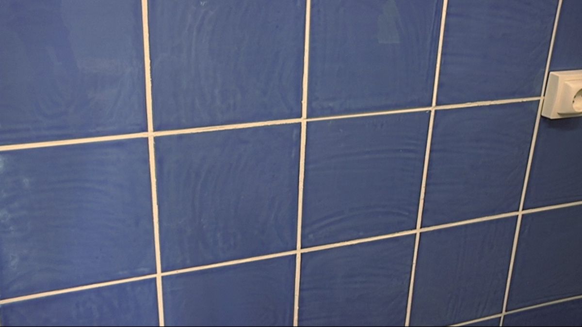 Perforar juntas de azulejo paso 6