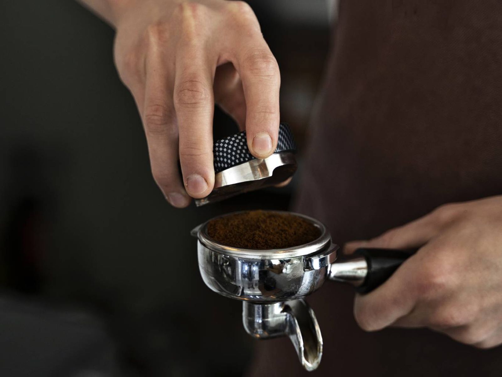 La preparación del café espresso es el primer paso para conseguir un buen flat white. La preparación del café espresso es el primer paso para conseguir un buen flat white.