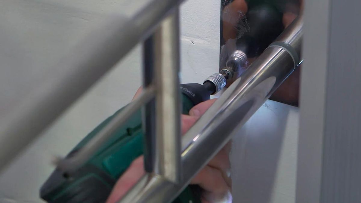 Como colocar accesorios de seguridad en el bano paso 7