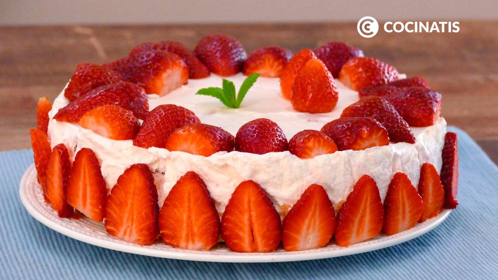 Tarta de nata con fresas