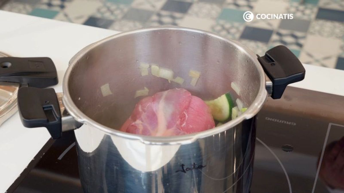 Morcillo o jarrete en olla a presión